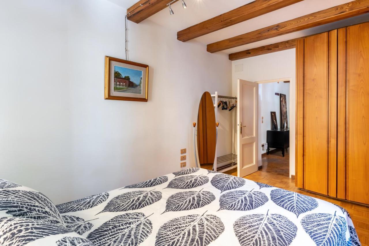 Piazza Napoleone Lovely Central Apartment ลุคคา ภายนอก รูปภาพ